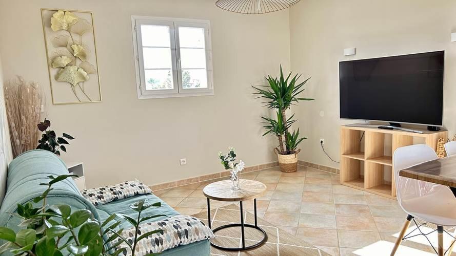 2 Hebergements - 10 Couchages - Parking, Piscine, Jacuzzi - Convivialite Roquebrune-sur Argens Exteriör bild