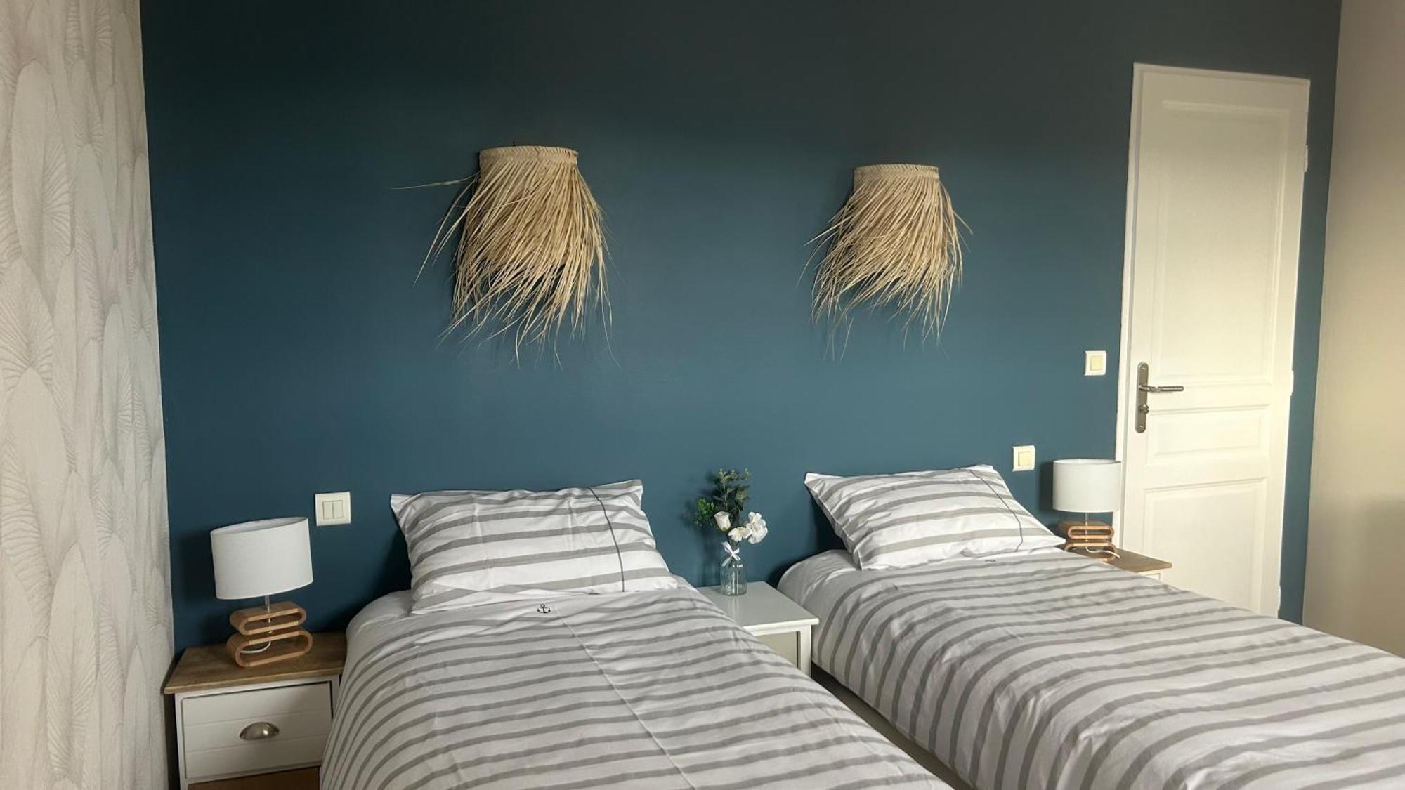 2 Hebergements - 10 Couchages - Parking, Piscine, Jacuzzi - Convivialite Roquebrune-sur Argens Exteriör bild