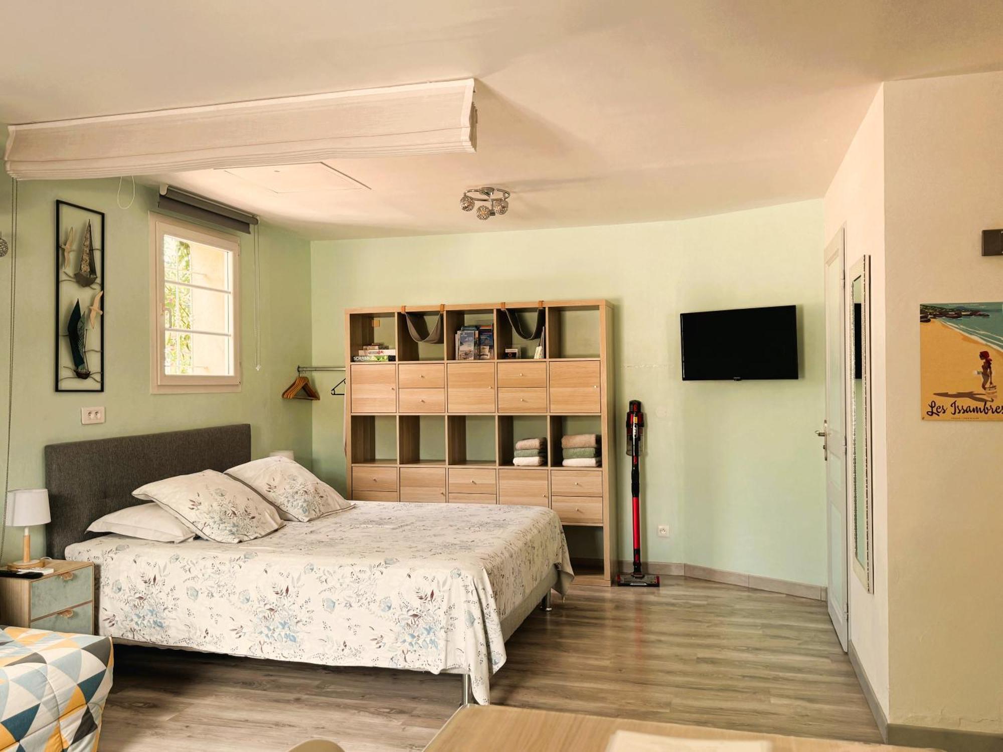 2 Hebergements - 10 Couchages - Parking, Piscine, Jacuzzi - Convivialite Roquebrune-sur Argens Exteriör bild